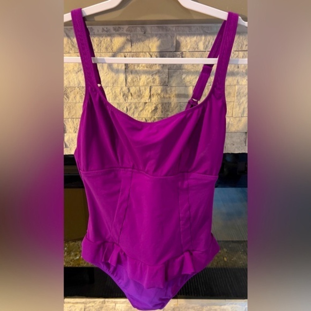 Profile by Gottex‎ size 12 deep Mauve one piece accent ruffles in hip area